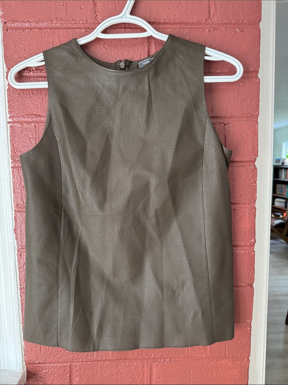 Vince 100% Lamb Leader Brown Laser Cut Perforated Sleeveless Top Size 2